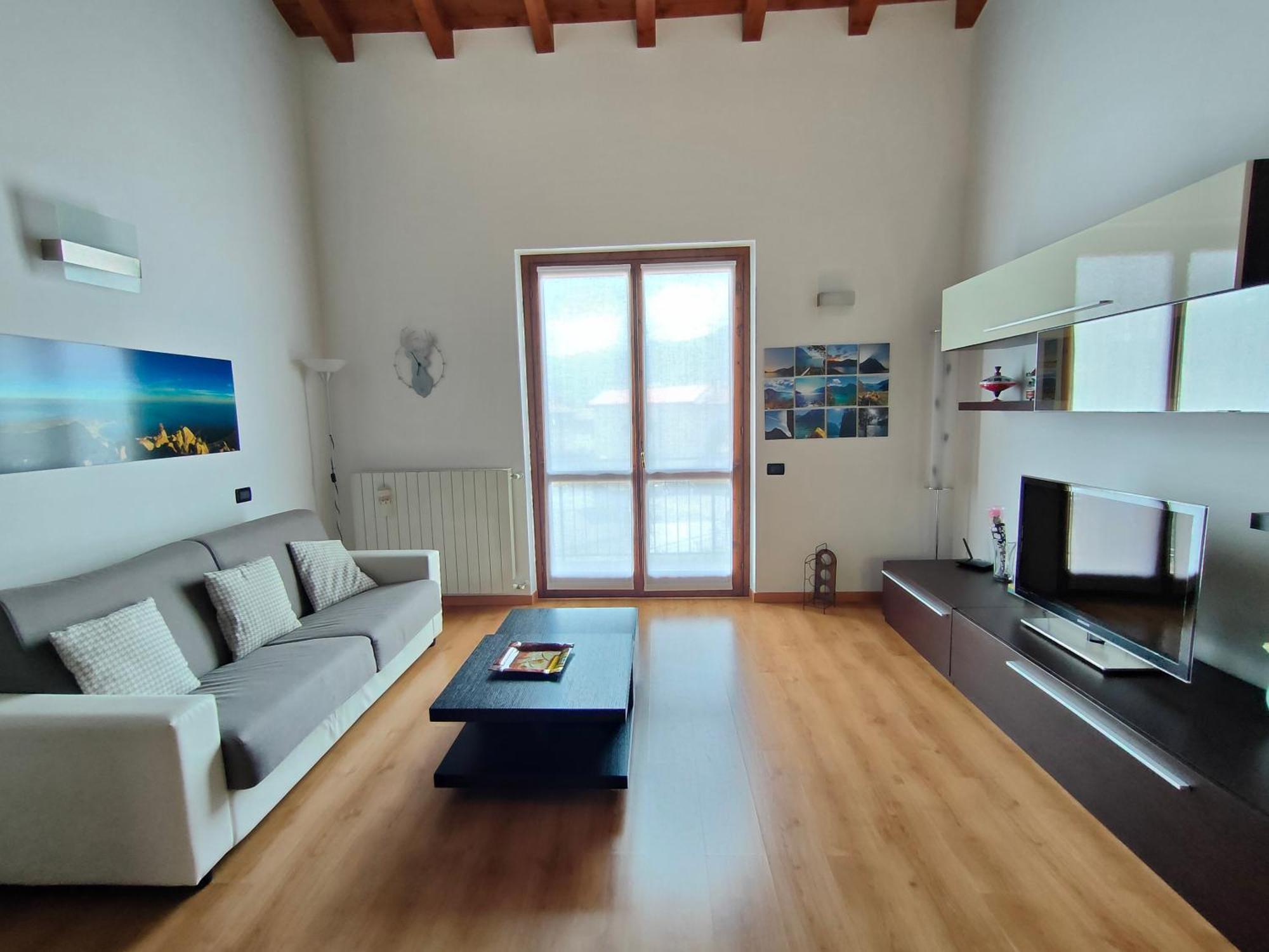 Iseolakerental - La Rocca Castro  المظهر الخارجي الصورة